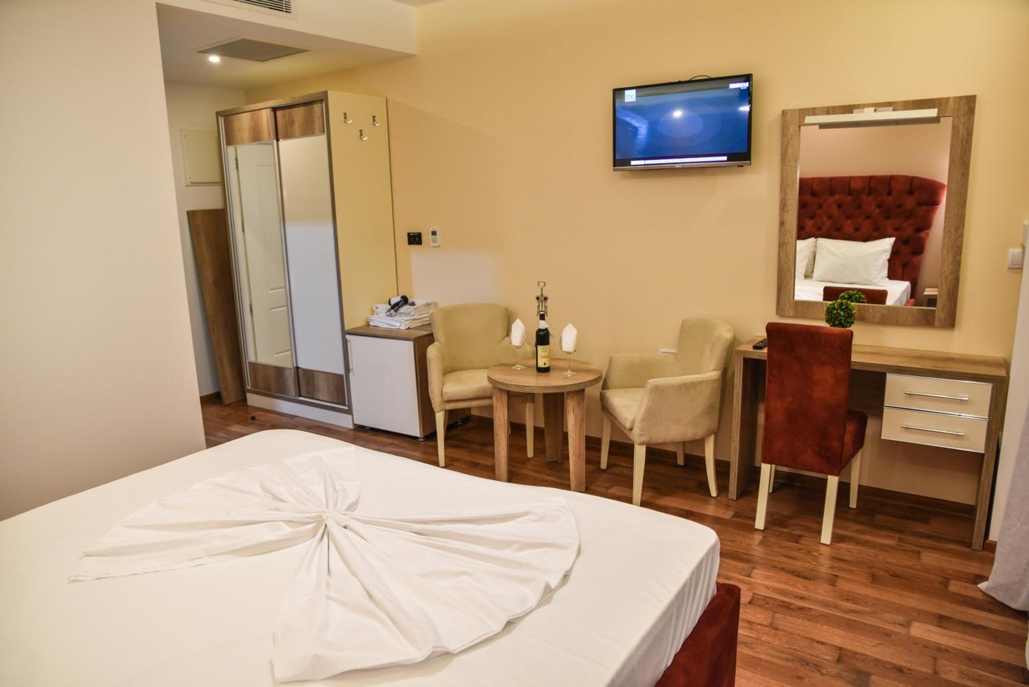 Hotel Evropa Ulcinj Quarto foto